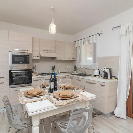 Trilo Nina سانتا تيريزا غالّورا