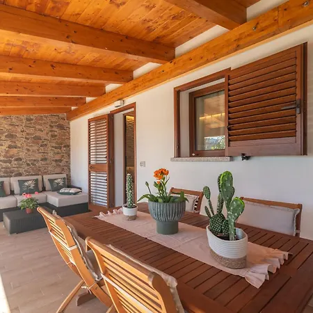 Trilo Nina Apartment