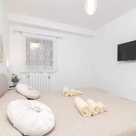 Trilo Nina شقة سانتا تيريزا غالّورا